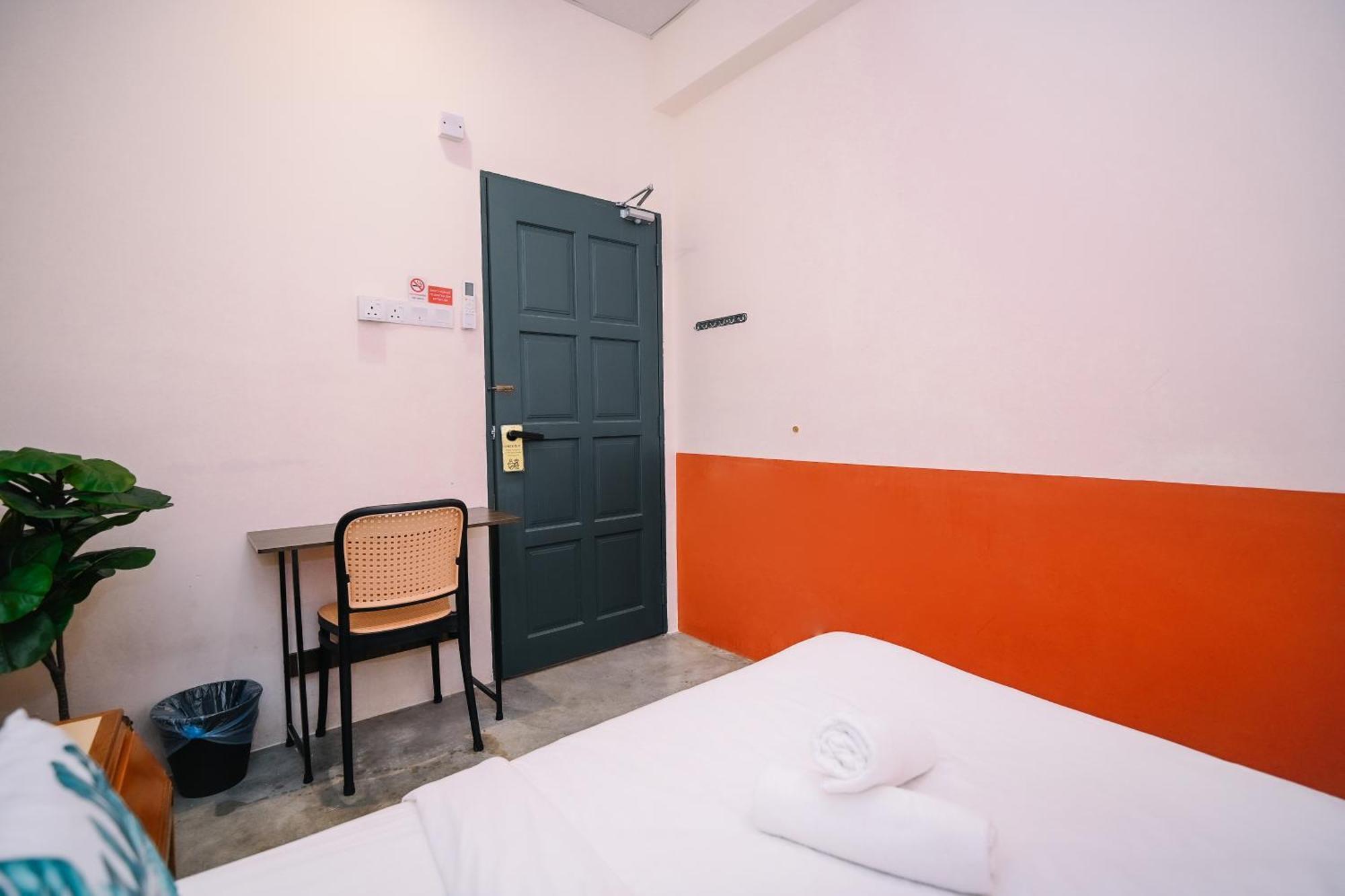 Swing & Pillows - 75 Chulia St, Penang * George Town